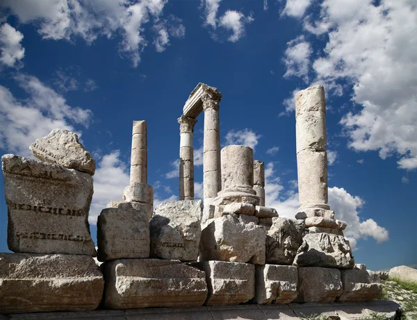 Templo de Hércules, colunas coríntias romanas em Citadel Hill, Amã, Jordânia — Fotografia de Stock