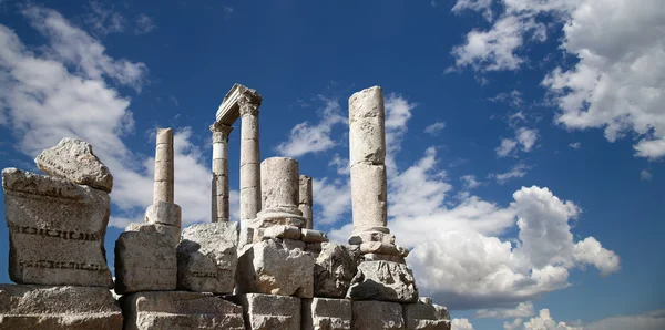 Templo de Hércules, Columnas corintias romanas en Citadel Hill, Ammán, Jordania —  Fotos de Stock