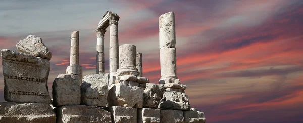 Tempel van hercules, Romeinse Corinthische zuilen bij citadel hill, amman, Jordanië — Stockfoto