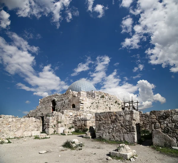 O antigo Palácio Omíada, um dos edifícios bem preservados de Jabal al-Qal 'a, a antiga colina da cidadela romana da capital da Jordânia, Amã — Fotografia de Stock