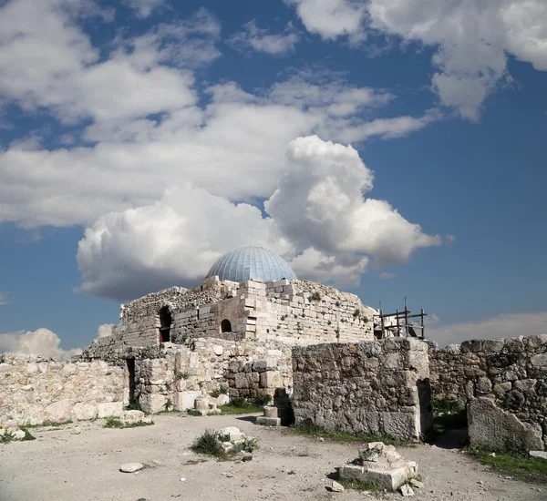 O antigo Palácio Omíada, um dos edifícios bem preservados de Jabal al-Qal 'a, a antiga colina da cidadela romana da capital da Jordânia, Amã — Fotografia de Stock