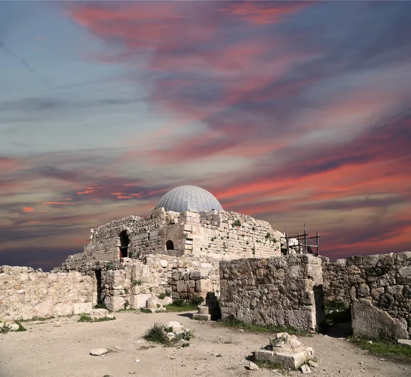 O antigo Palácio Omíada, um dos edifícios bem preservados de Jabal al-Qal 'a, a antiga colina da cidadela romana da capital da Jordânia, Amã — Fotografia de Stock