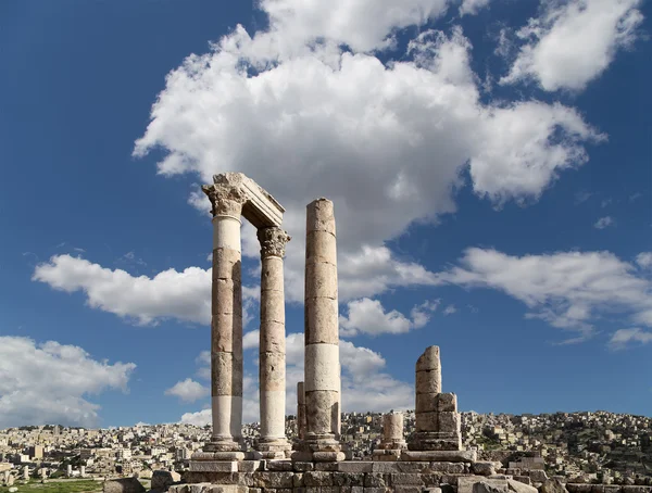 Hercules temploma, római korinthoszi oszlopok, a Citadella, amman, Jordánia — Stock Fotó