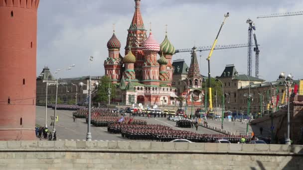 Repetitie van militaire parade op Rode plein Moskou, Rusland. mei, 07 2014 — Stockvideo