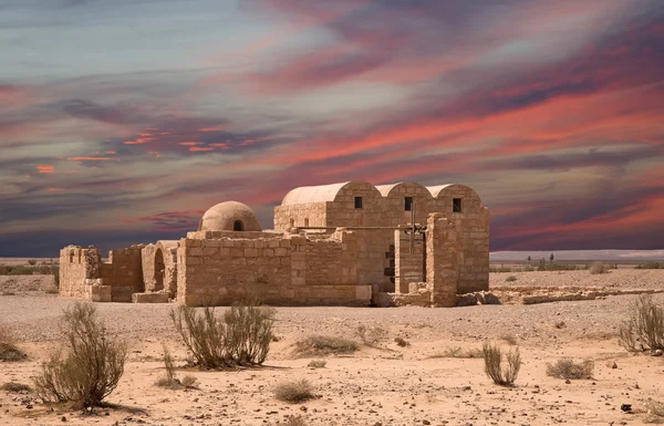 本商务酒店后 （qasr) 阿姆拉沙漠城堡附近约旦安曼。世界遗产的著名壁画. — 图库照片
