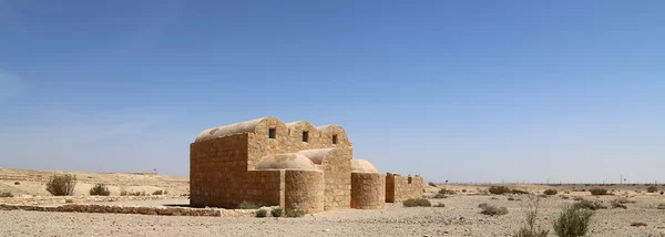 本商务酒店后 （qasr) 阿姆拉沙漠城堡附近约旦安曼。世界遗产的著名壁画. — 图库照片