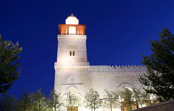 Koning hussein bin talal moskee in amman (bij nacht), Jordanië — Stockfoto