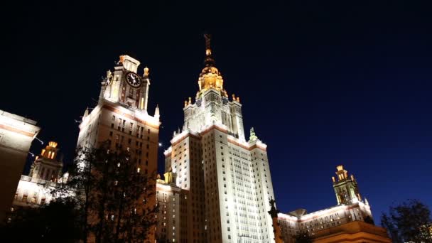 Lomonosov Moscow State University (à noite), edifício principal, Rússia — Vídeo de Stock