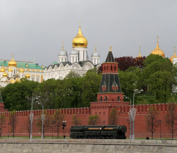 Russische wapens. repetitie van militaire parade in de buurt van het kremlin, Moskou, Rusland — Stockfoto