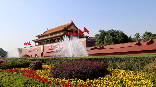 Torre de la puerta de Tiananmen a la Ciudad Prohibida al norte de la Plaza de Tiananmen, Beijing, China — Foto de Stock