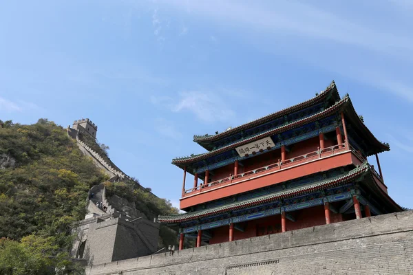 Utsikt över en av de mest natursköna delarna av den kinesiska muren, norr om Peking — Stockfoto