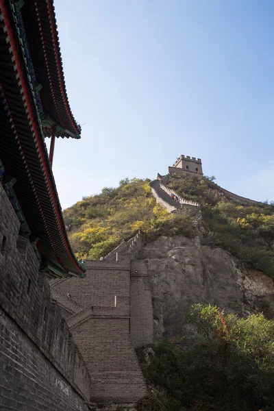 Widok jednego z najbardziej malowniczych części Wielkiego Muru chińskiego, na północ od Pekinu — Zdjęcie stockowe