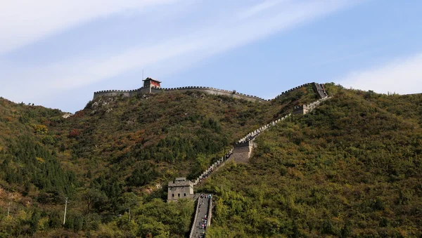 Utsikt över en av de mest natursköna delarna av den kinesiska muren, norr om Peking — Stockfoto