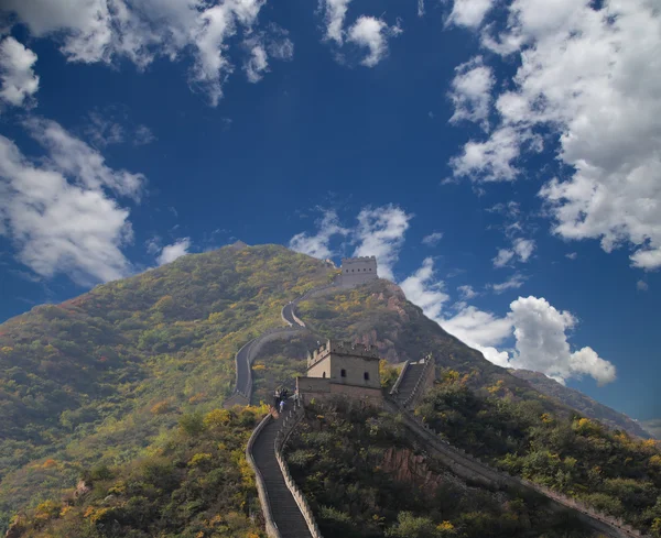 Vista de uma das seções mais cênicas da Grande Muralha da China, ao norte de Pequim — Fotografia de Stock