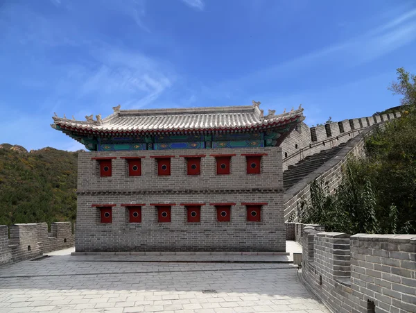 Vista de uma das seções mais cênicas da Grande Muralha da China, ao norte de Pequim — Fotografia de Stock