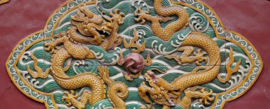 ejderha heykeli. beihai park, Pekin, Çin'de dokuz-ejderha duvar (jiulongbi). 1756 ce duvar inşa edildi
