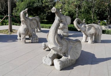 Filler, Pekin Hayvanat Bahçesi, Pekin, Çin'in heykelleri