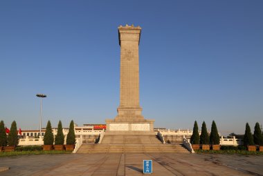 tiananmen Meydanı, Pekin, Çin Halk kahramanları Anıtı