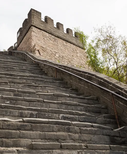 Utsikt över en av de mest natursköna delarna av den kinesiska muren, norr om Peking — Stockfoto