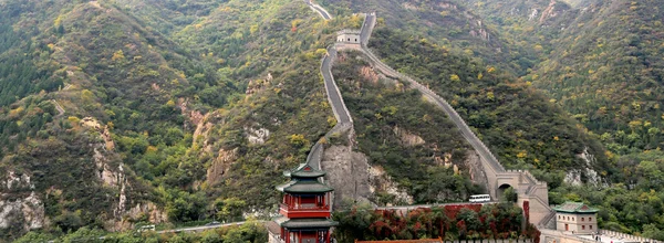 Vista de uma das seções mais cênicas da Grande Muralha da China, ao norte de Pequim — Fotografia de Stock
