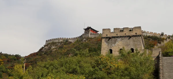 Çin Seddi, Pekin kuzeyinde en doğal bölümlerden görünümü — Stok fotoğraf