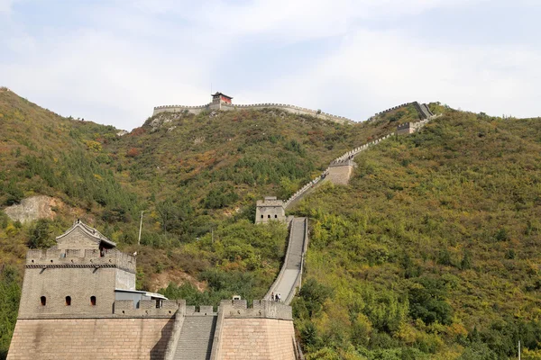 Vista de uma das seções mais cênicas da Grande Muralha da China, ao norte de Pequim — Fotografia de Stock