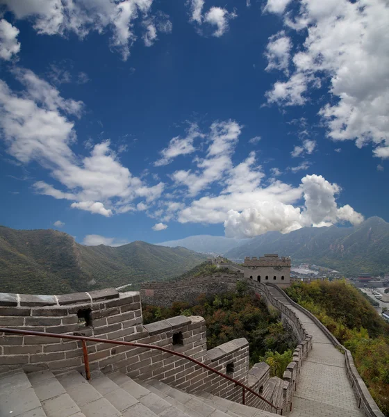 Blick auf einen der landschaftlich schönsten Abschnitte der großen Mauer von China, nördlich von Peking — Stockfoto