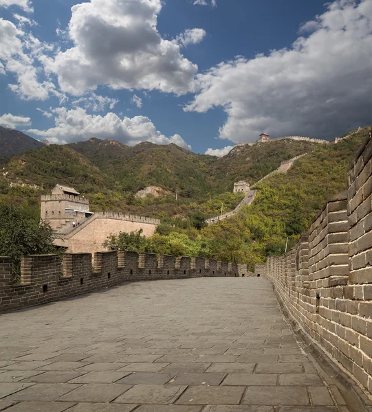 Vista de uma das seções mais cênicas da Grande Muralha da China, ao norte de Pequim — Fotografia de Stock