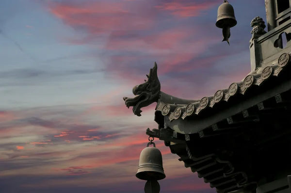 Roof decorations on the territory Giant Wild Goose Pagoda, is a Buddhist pagoda located in southern Xian (Sian, Xi'an), Shaanxi province, China — Stock Photo, Image