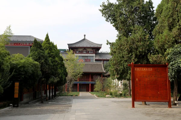 På territorium jätte wild goose pagoda eller stora wild goose pagoda, är en buddhistisk pagod ligger i södra xian (sian, xi'an), shaanxi-provinsen, Kina — Stockfoto