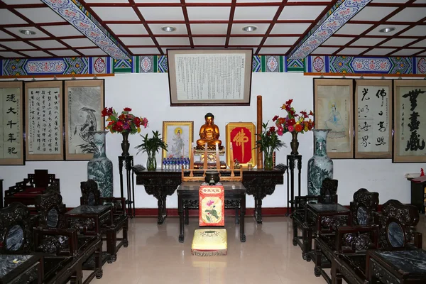 Boeddhistische tempel. gouden standbeeld van Boeddha--zuidelijke xian (sian, xi'an), shaanxi province, china — Stockfoto