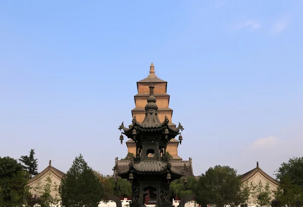 Jätte wild goose pagoda (stora wild goose pagoda), är en buddhistisk pagod ligger i södra xian (sian, xi'an), shaanxi-provinsen, Kina — Stockfoto