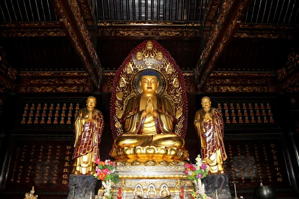 Buddhist Temple. Golden statue of Buddha-- southern Xian (Sian, Xi'an), Shaanxi province, China — Stock Photo, Image