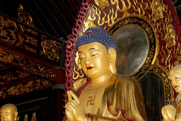 Buddhist Temple. Golden statue of Buddha-- southern Xian (Sian, Xi'an), Shaanxi province, China — Stock Photo, Image