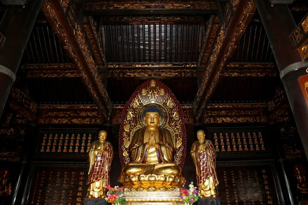 Buddhist Temple. Golden statue of Buddha-- southern Xian (Sian, Xi'an), Shaanxi province, China — Stock Photo, Image