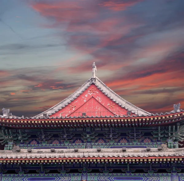 Dachowe ozdoby na terytorium pagoda dzikich gęsi, jest Buddyjski pagoda położony jest w południowej xian (sian, xi'an), prowincji shaanxi, Chiny — Zdjęcie stockowe