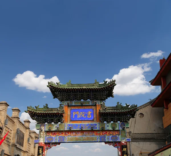 Entrance to a Buddhist temple  -- Xian (Sian, Xi'an), Shaanxi province, China — Stock Photo, Image