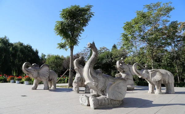 Sculture di elefanti, Zoo di Pechino, Pechino, Cina — Foto Stock