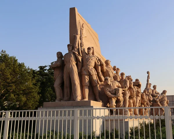 Devrimci heykel tiananmen Meydanı Pekin'de, Çin — Stok fotoğraf