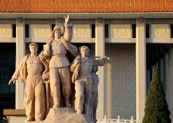 Revolutionary statues at Tiananmen Square in Beijing, China — Stock Photo, Image