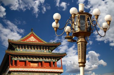 zhengyangmen kapısı (qianmen). Bu ünlü kapısı tiananmen Meydanı Pekin'de, Çin güneyinde yer alır