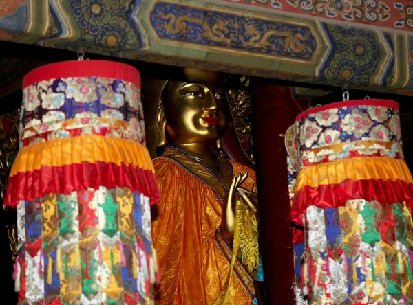 Buddhist Temple. Statue of Buddha --Yonghe Temple, also known as the Palace of Peace and Harmony Lama Temple or popularly the Lama Temple, is a temple of Tibetan Buddhism. Beijing, China — Stock Photo, Image