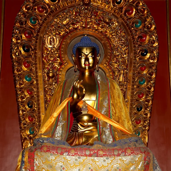 Tempio buddista. La statua del Tempio Buddha-Yonghe, noto anche come il Palazzo della Pace e dell'Armonia Lama o popolarmente il Tempio Lama, è un tempio del buddismo tibetano. Pechino, Cina — Foto Stock