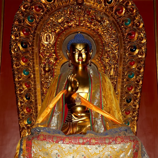 Buddhist Temple. Statue of Buddha --Yonghe Temple, also known as the Palace of Peace and Harmony Lama Temple or popularly the Lama Temple, is a temple of Tibetan Buddhism. Beijing, China — Stock Photo, Image