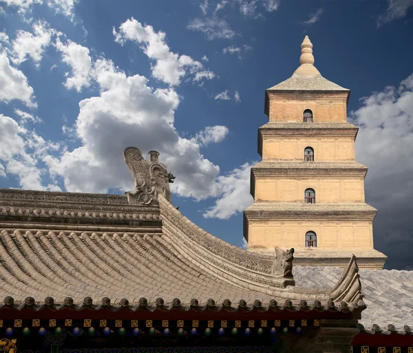 La pagoda gigante del ganso salvaje o gran pagoda del ganso salvaje, es una pagoda budista ubicada en el sur de Xian (Sian, Xi 'an), provincia de Shaanxi, China. — Foto de Stock