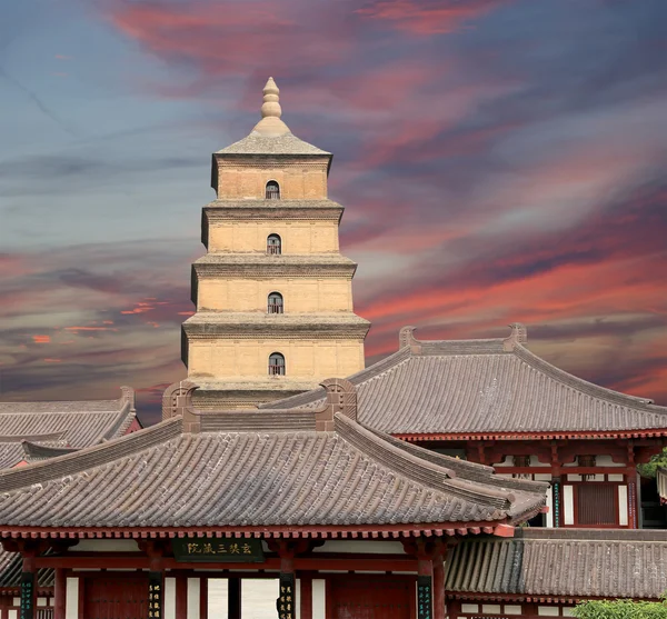 Giant Wild Goose Pagoda or Big Wild Goose Pagoda, is a Buddhist pagoda located in southern Xian (Sian, Xi'an),Shaanxi province, China — Stock Photo, Image