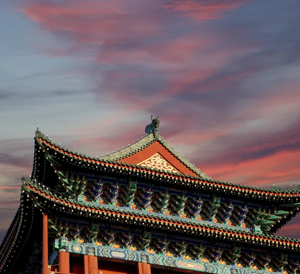 Zhengyangmen Gate (Qianmen). This famous gate is located at the south of Tiananmen Square in Beijing, China — Stock Photo, Image