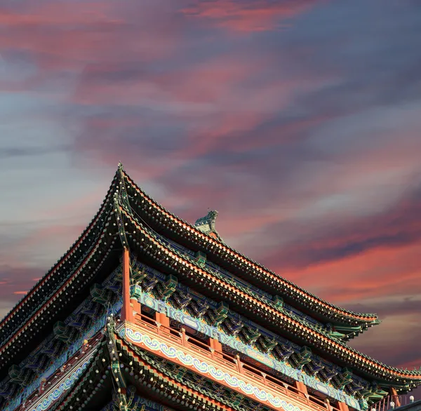 Porta Zhengyangmen (Qianmen). Questo famoso cancello si trova a sud di Piazza Tiananmen a Pechino, Cina — Foto Stock