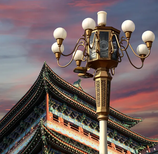 Porta Zhengyangmen (Qianmen). Questo famoso cancello si trova a sud di Piazza Tiananmen a Pechino, Cina — Foto Stock