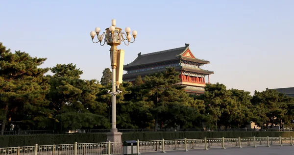 Zhengyangmen poort (qianmen). deze beroemde poort ligt ten zuiden van tiananmen plein in Peking, china — Stockfoto